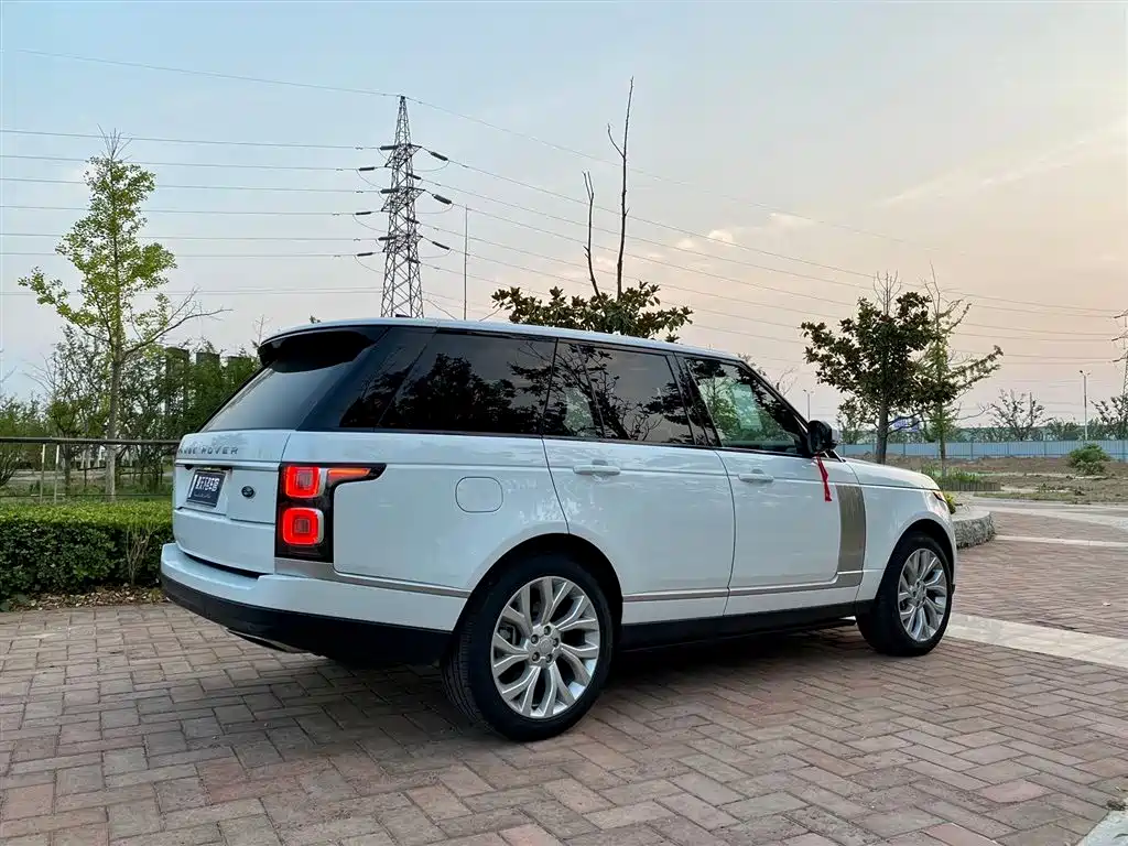 Land Rover Range Rover 2022 3.0 L6 400PS Heritage Extended Classic Edition фото 13