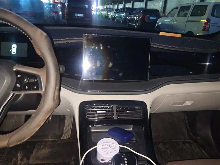 BYD Qin PLUS 2024 Glory Edition DM-i 55KM Leading фото 13
