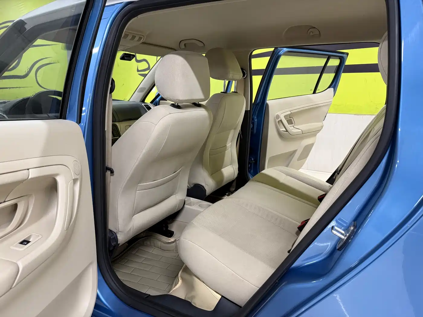 Škoda Fabia 2009 Model 1.4L Automatic JingZhi Edition фото 12