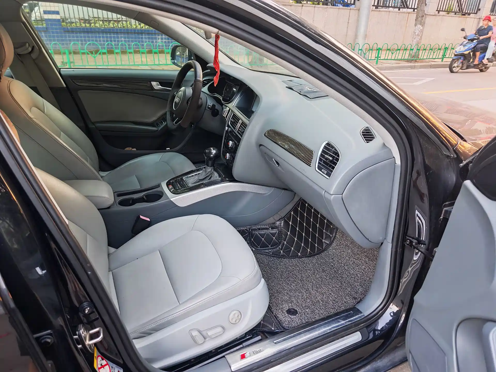 Photo 7 - Audi A4L