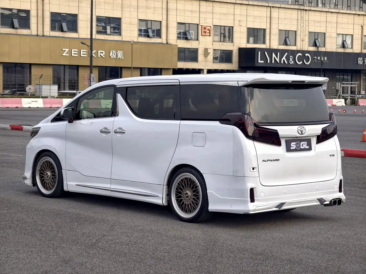 Toyota Alphard 2018 Facelift 3.5L Luxury Edition фото 17