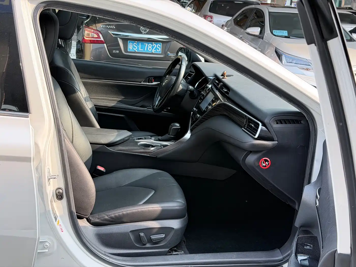 Toyota Camry 2018 2.0G Luxury Edition фото 9
