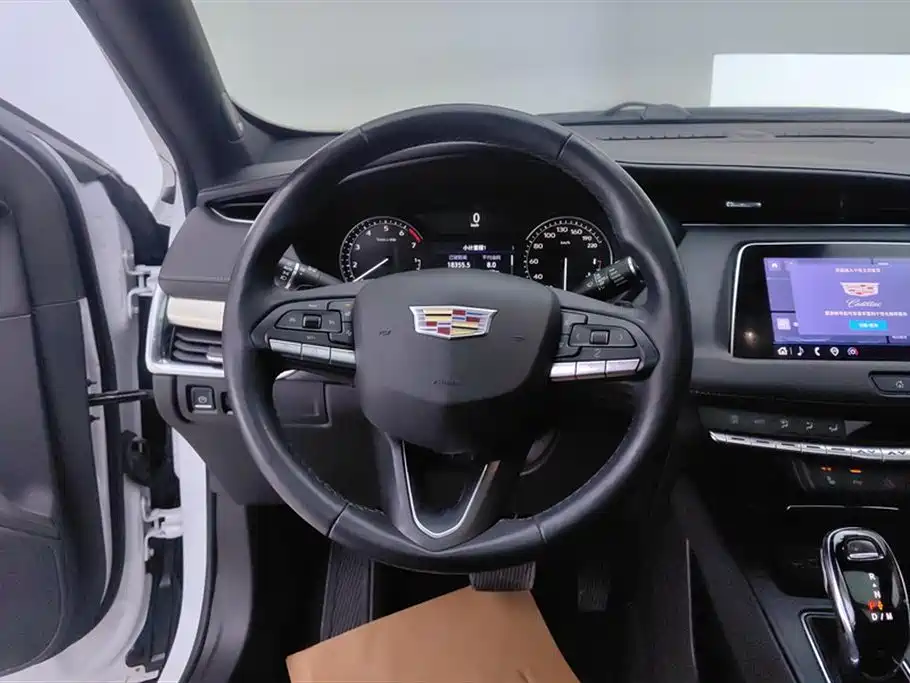 Cadillac XT4 2022 28T FWD Luxury фото 15
