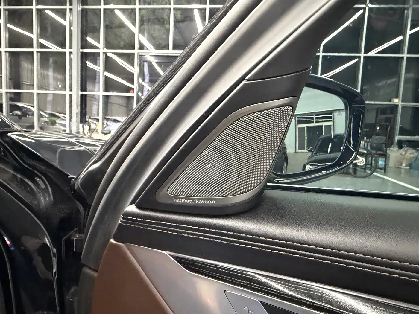 BMW 7 Series 2022 740Li Exclusive M Sport Package фото 16