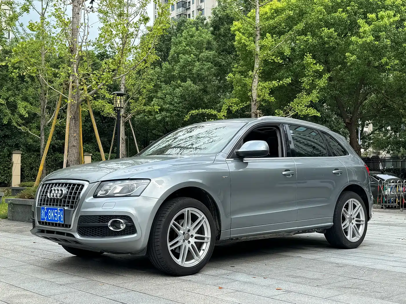 Photo 2 - Audi Q5