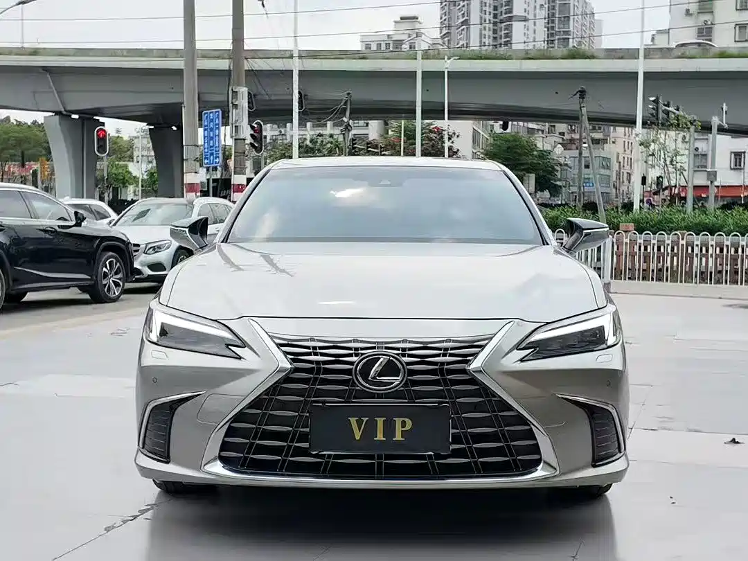 Lexus ES 2025 300h Ultimate Edition фото 2