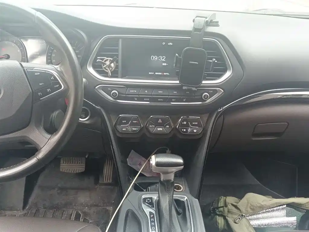 GAC Trumpchi Trumpchi GS4 2017 235T Automatic 2WD Luxury Smart Connected Edition фото 6