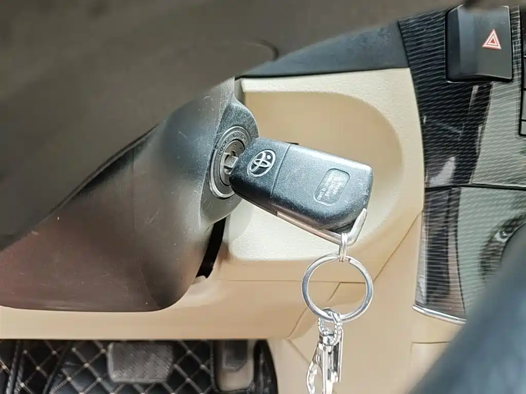 Toyota Corolla 2014 1.6L CVT GL-i фото 9