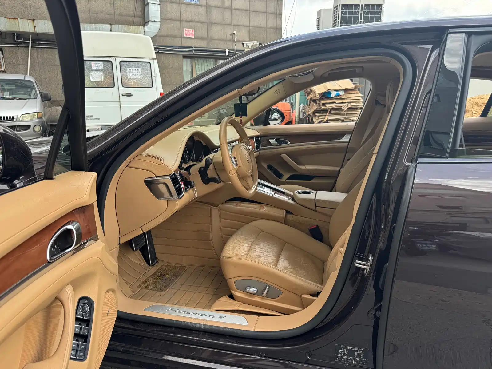 Photo 5 - Porsche Panamera