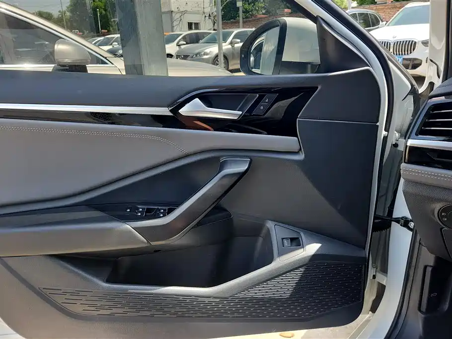 Volkswagen Sagitar 2021 280TSI DSG Luxury Smart Connect фото 7