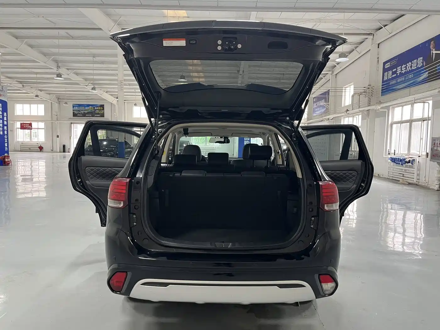 Mitsubishi Outlander 2022 2021 2.4L 4WD Deluxe Edition 7-Seater