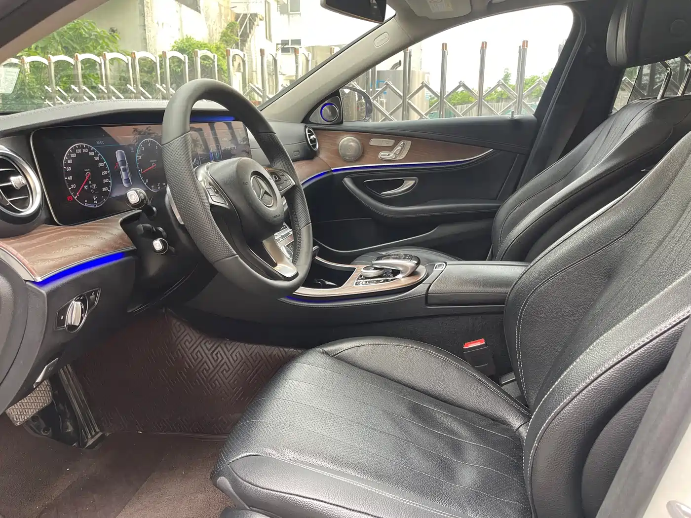 Mercedes-Benz E-Class 2018 E 300 L Luxury фото 6