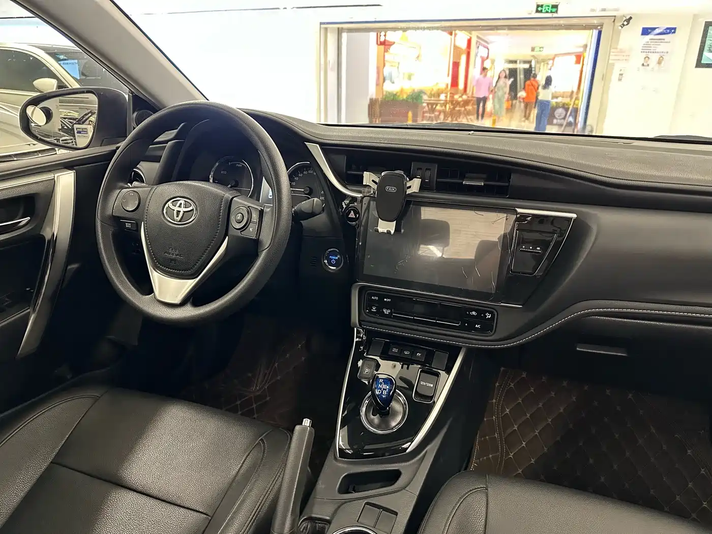 Toyota Corolla Twin Engine E+ 2019 1.8L E-CVT Leading Edition фото 21