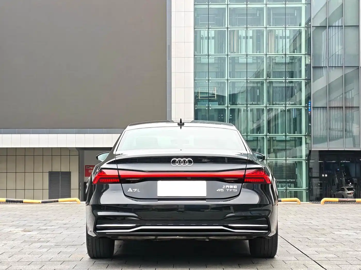 Audi A7L 2025 Model Year 45 TFSI Luxury фото 15