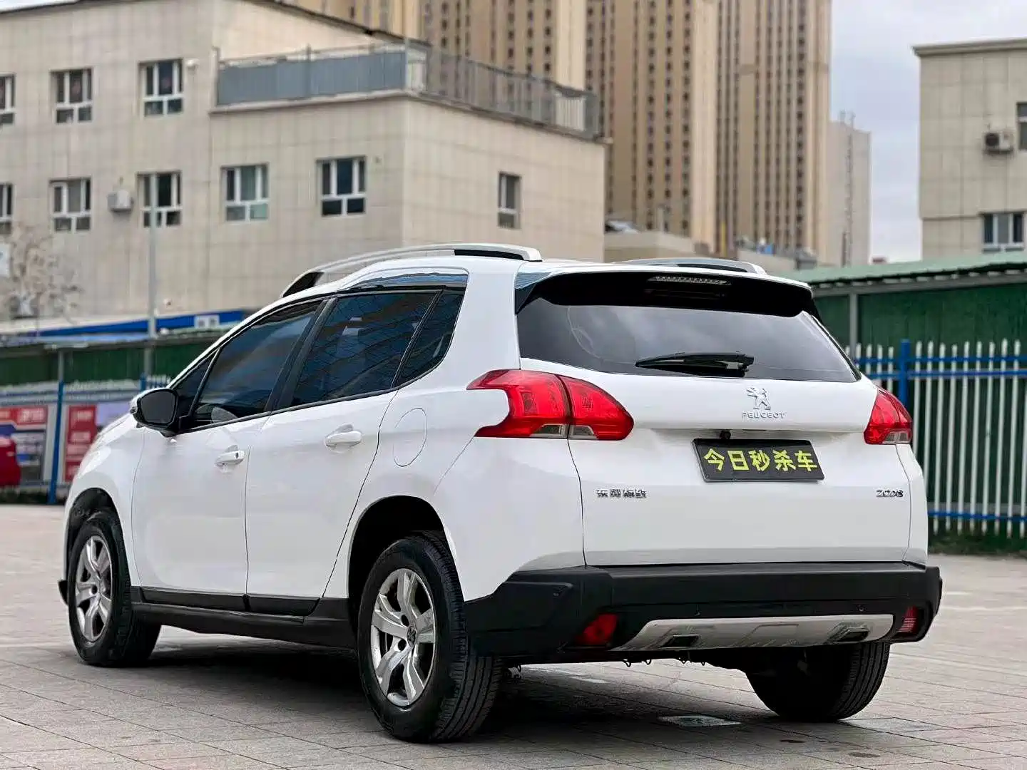 Photo 9 - Peugeot 2008