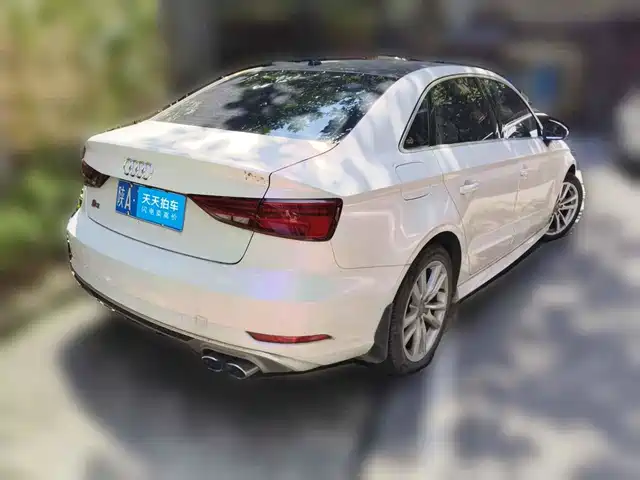 Audi A3 2018 30th Anniversary Limousine 35 TFSI Progressive — фото 2