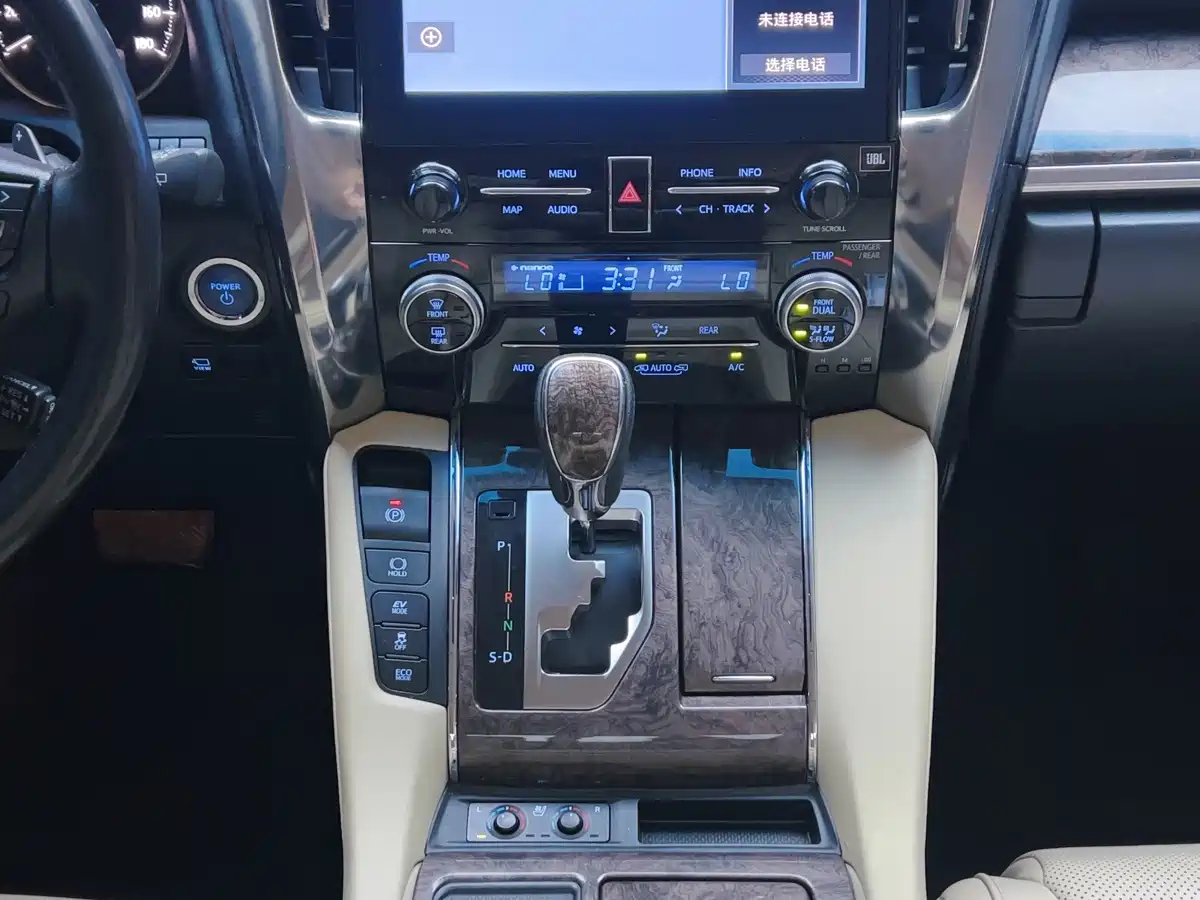 Фото 15 - Toyota Vellfire