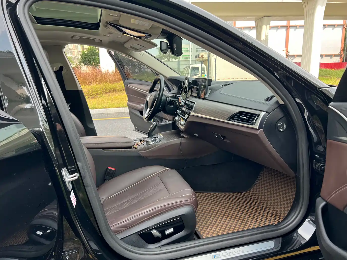 BMW 5 Series New Energy 2019 530Le Luxury Package фото 13