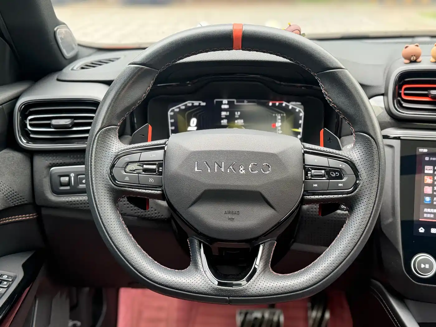 Lynk & Co 02 Hatchback 2021 2.0TD Halo Driving Control Package Edition фото 27