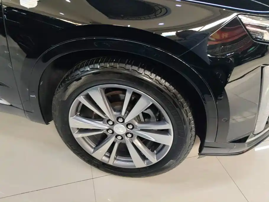 Photo 6 - Cadillac XT6
