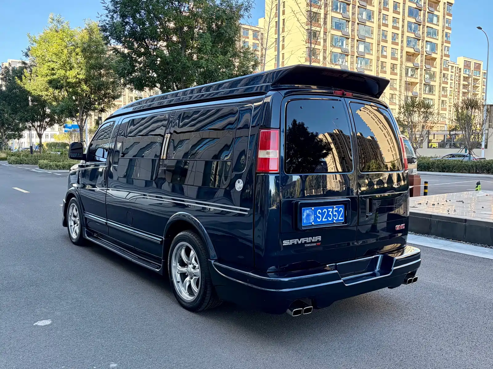 Photo 3 - GMC Savana