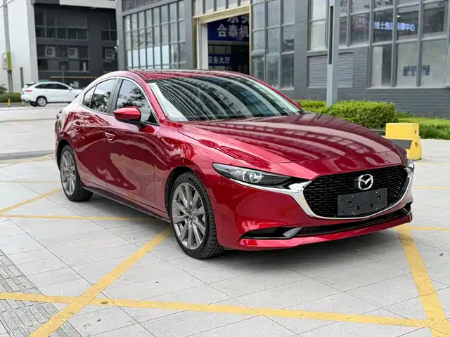 Mazda Mazda3 Axela 2021 2.0L Automatic Quality Glamour — фото 3