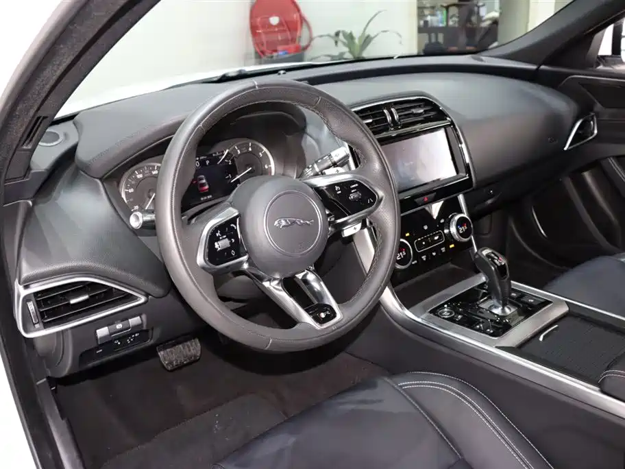 Jaguar XEL, миниатюра 10