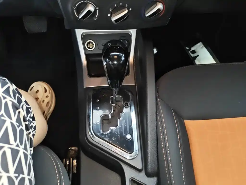 JAC Motors Refine S3 2015 2014 1.5L CVT Luxury
