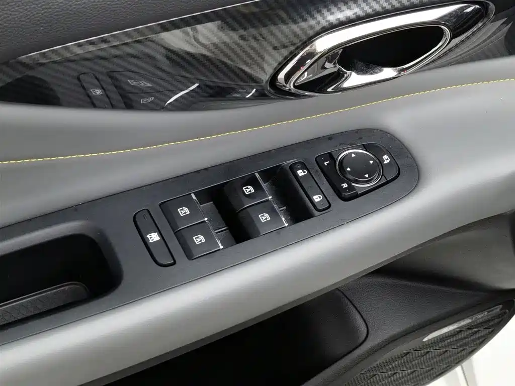 GAC Trumpchi Trumpchi Emkoo 2021 270T DCT J16 Edition фото 9