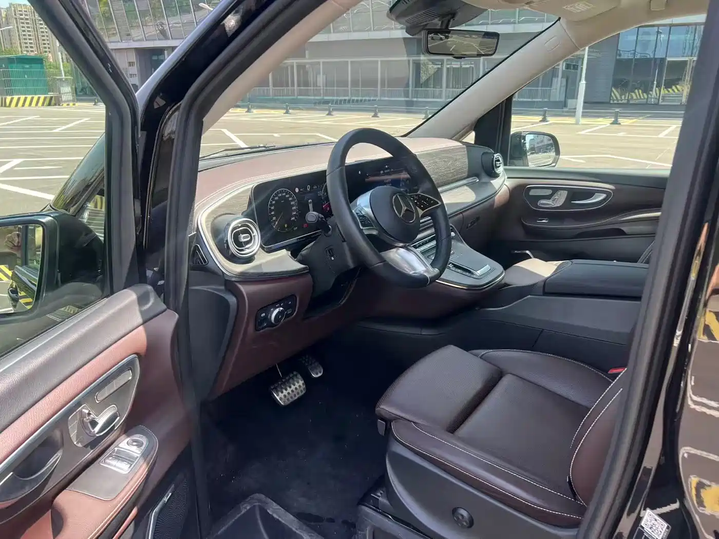 Mercedes-Benz V-Class 2024 V 300 L Long Wheelbase Luxury Edition фото 5