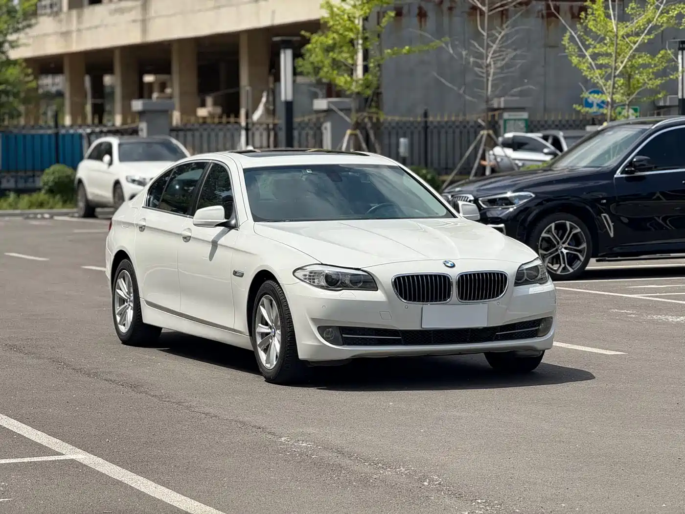 BMW 5 Series 2012 523Li Luxury фото 3