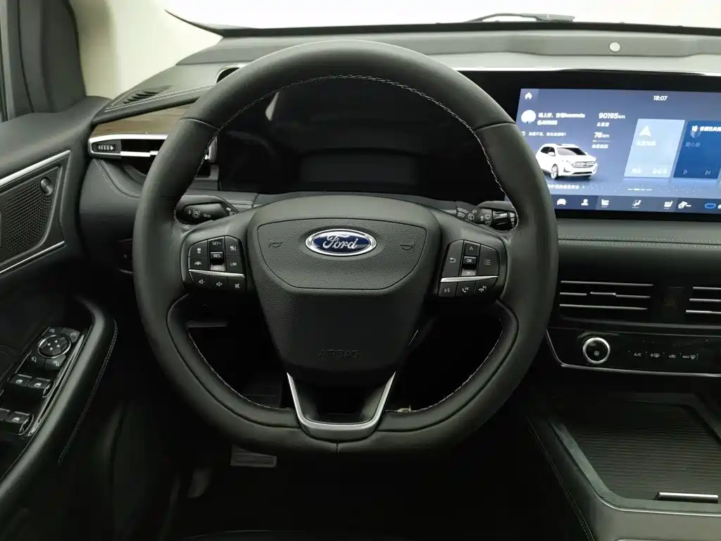 Фото 11 - Ford Edge