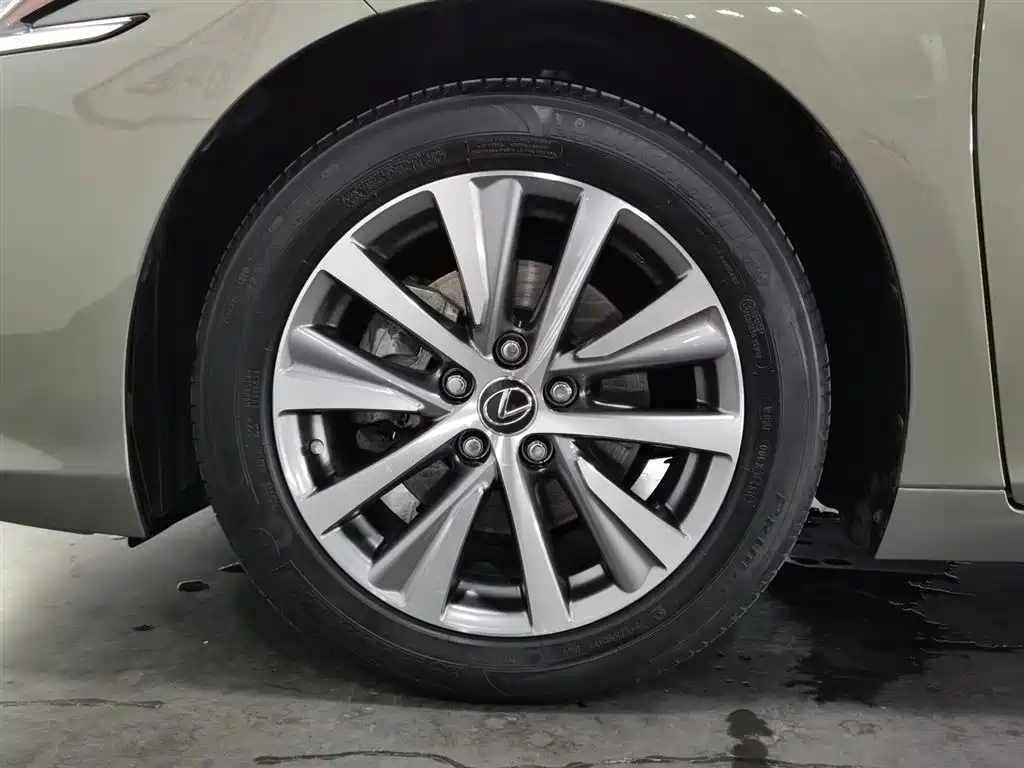 Lexus ES 2020 200 Excellence фото 17