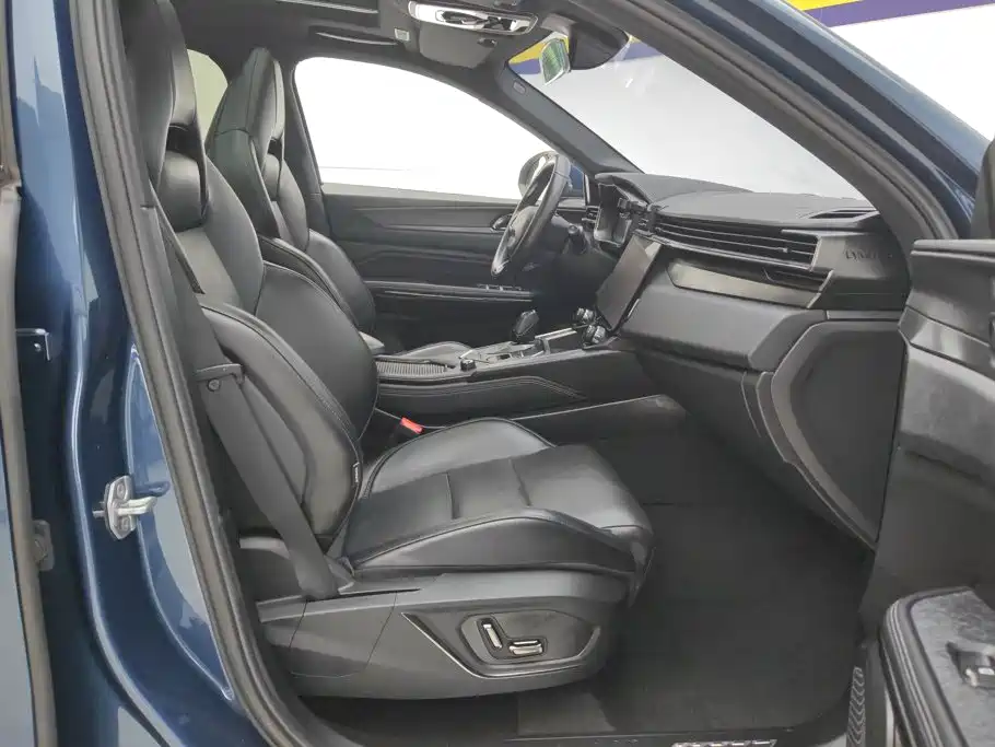 Lynk & Co 01 EM-P 2023 2022 1.5TD PHEV Plus