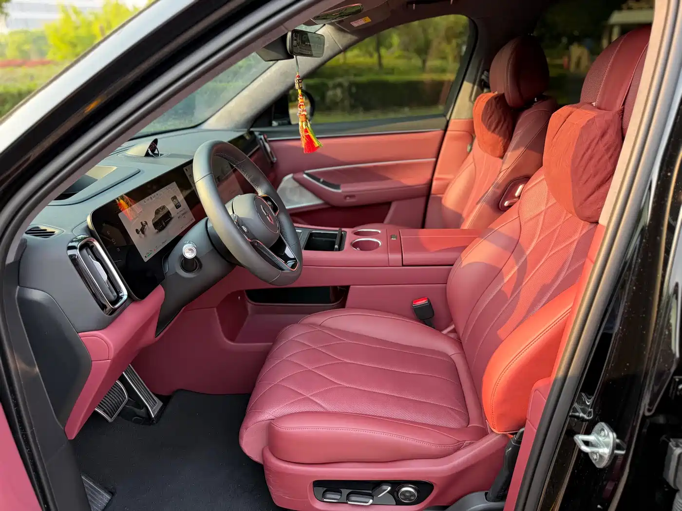 AITO Wenjie AITO M8 2025 Model Extended Range Max+ Edition 53.4kWh 6-Seater фото 4
