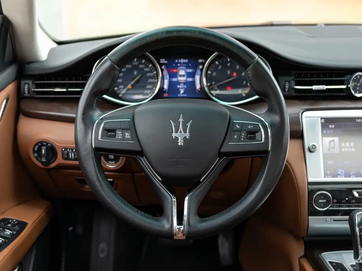 Фото 12 - Maserati Quattroporte