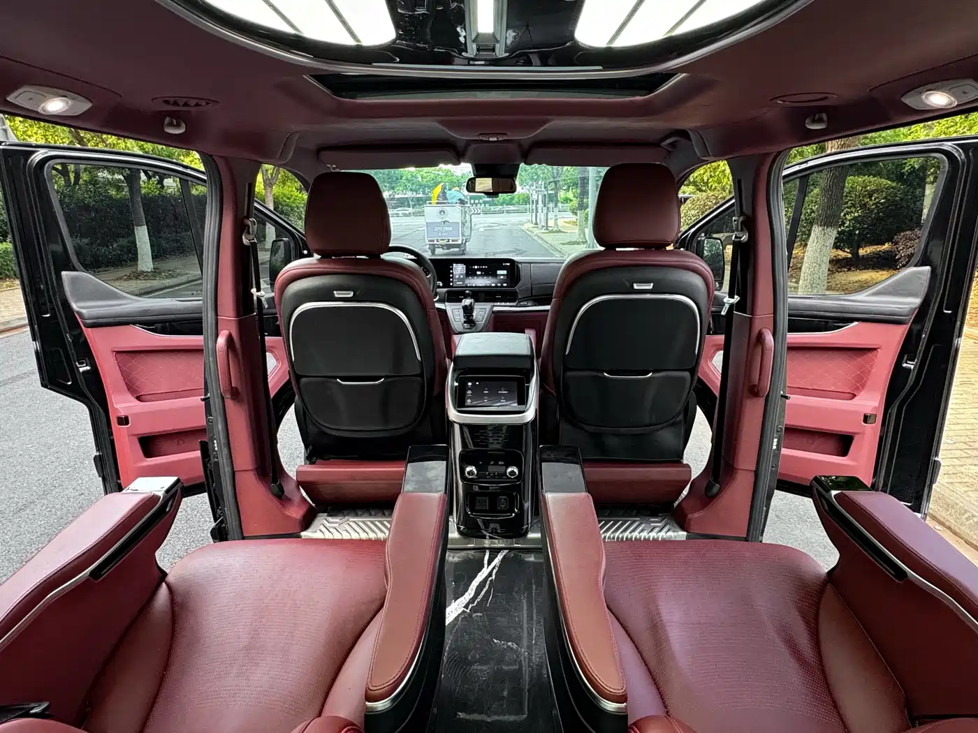 Ford Tourneo 2024 Model 2.0T Auto Supreme Plus Edition фото 15