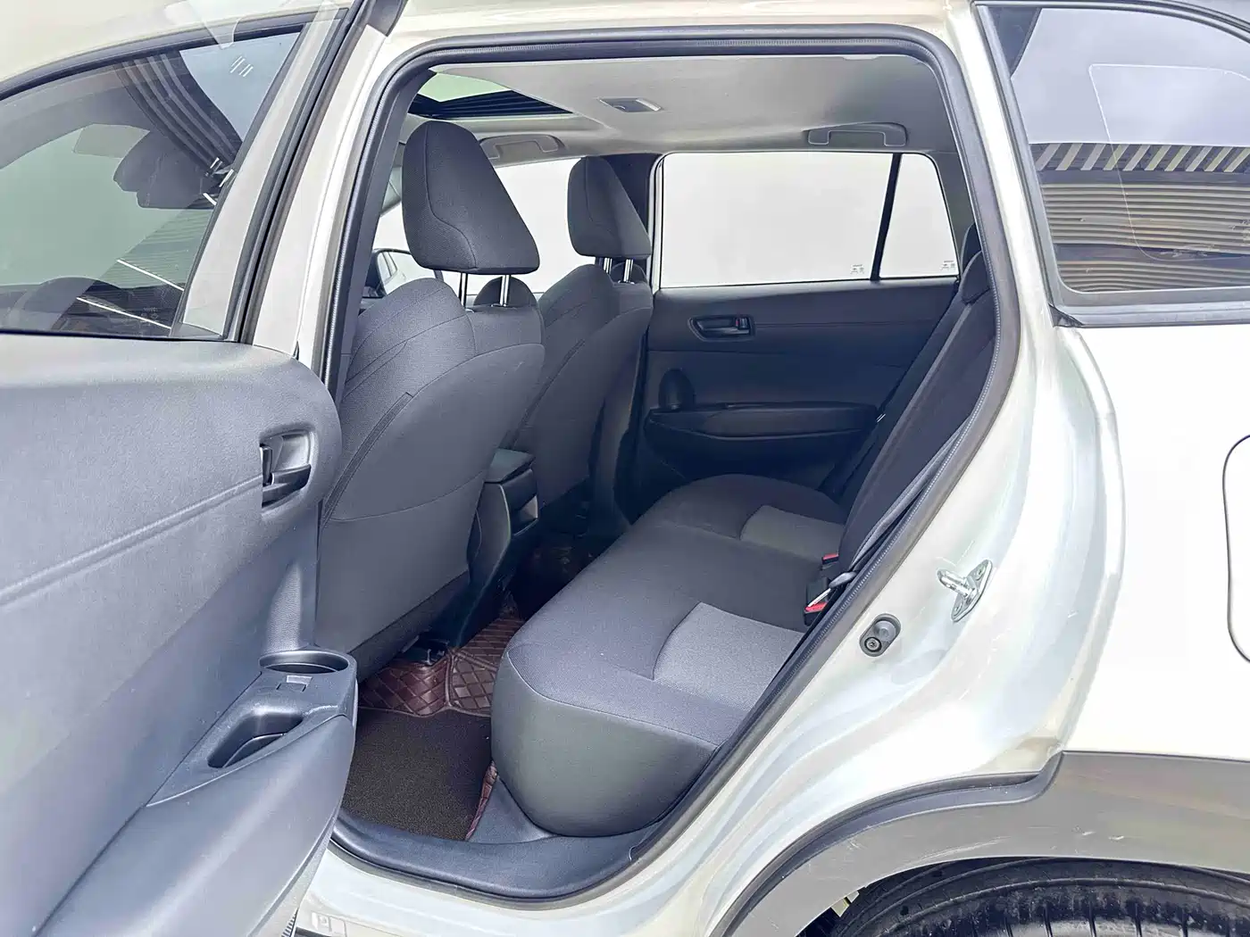 Toyota Frontlander 2023 2.0L CVT Leading Edition фото 8