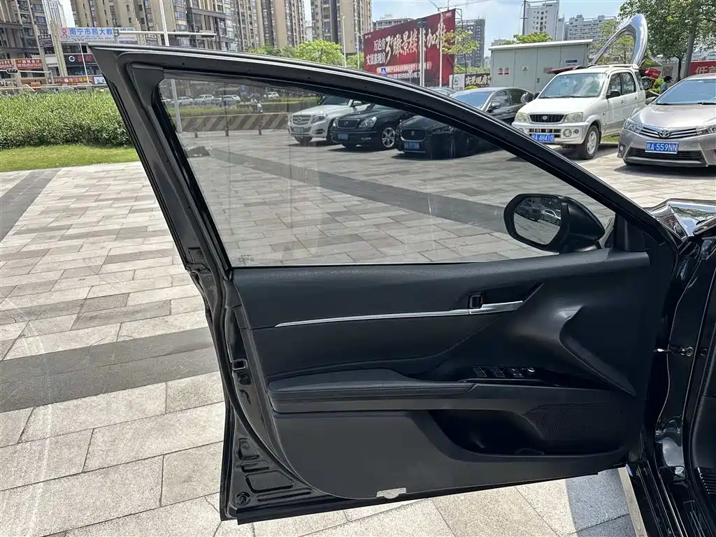 Toyota Camry 2021 2.0G Luxury Edition фото 19