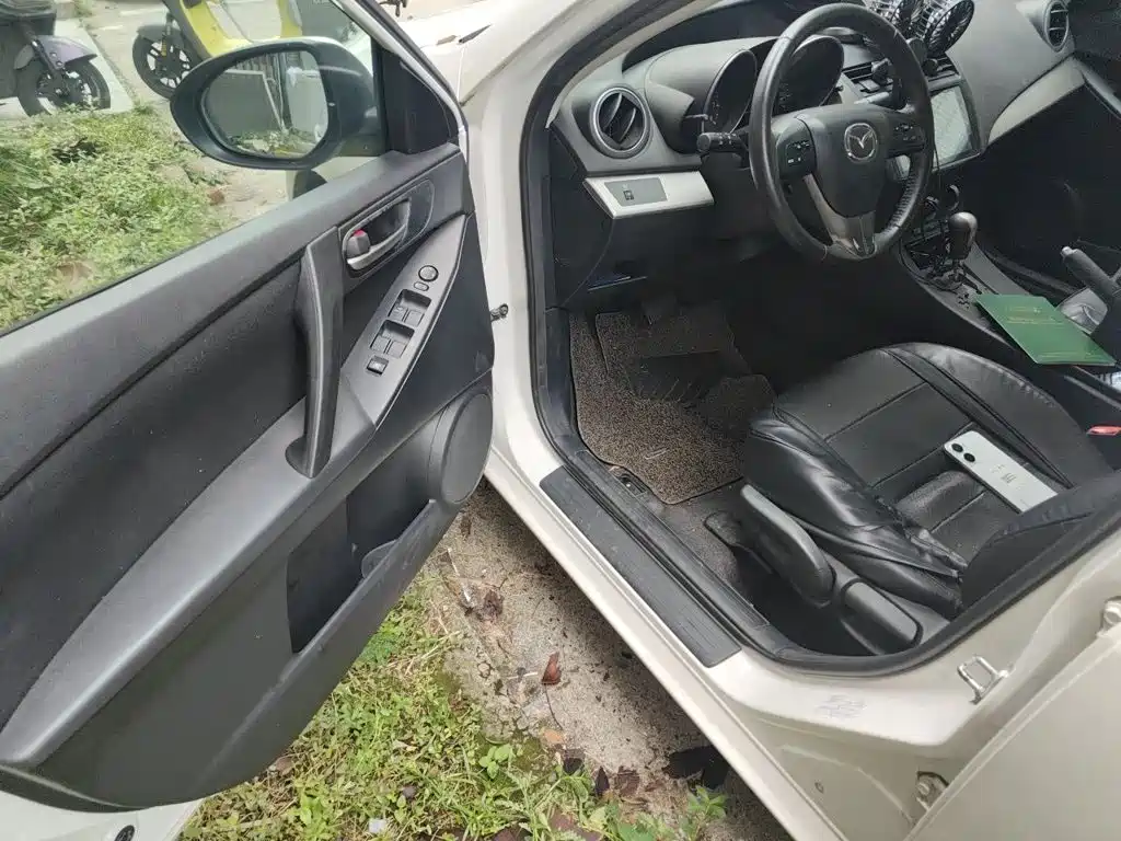 Mazda Mazda3 Axela 2014 2013 Sedan 1.6L Automatic Elite