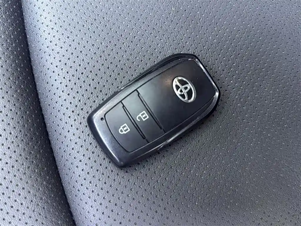 Toyota Frontlander 2023 2.0L CVT Luxury Edition фото 11