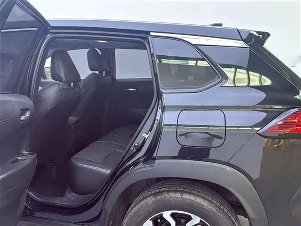 Toyota Frontlander 2023 2.0L CVT Luxury Edition фото 15
