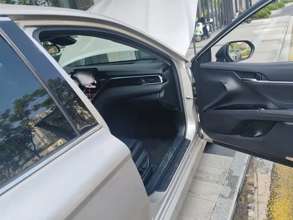 Toyota Camry 2021 Hybrid 2.5HGVP Leading Edition фото 21