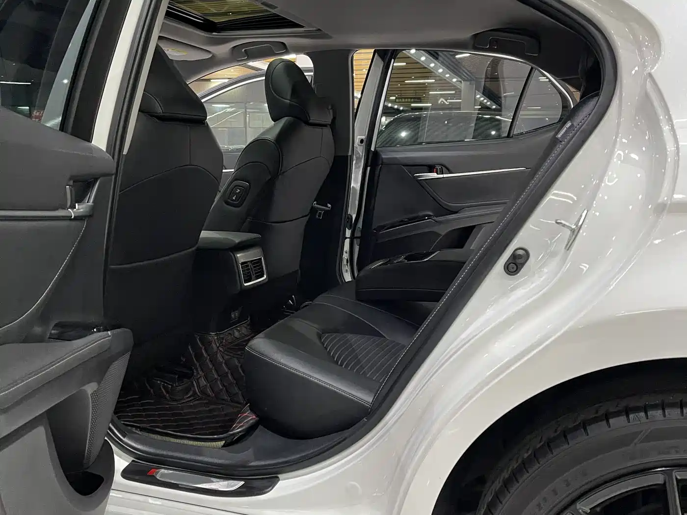 Toyota Camry 2022 2.0S Knight Edition фото 6