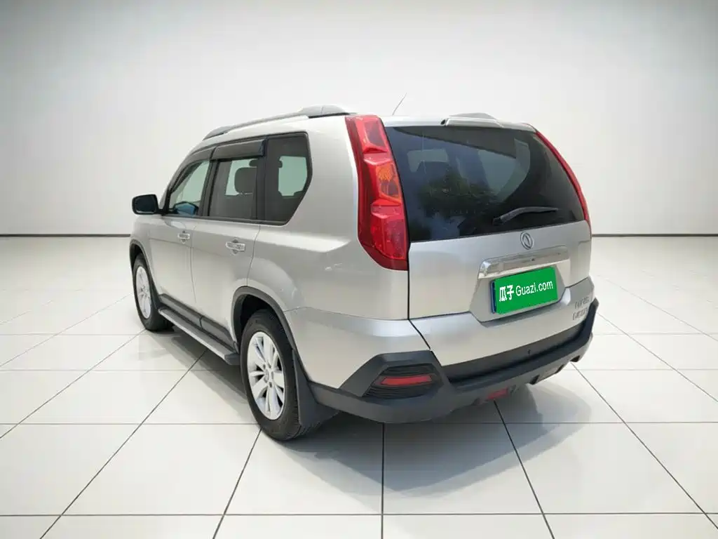 Dongfeng Fengdu MX6 2015 2015 2.0L Manual 2WD Navigator Edition