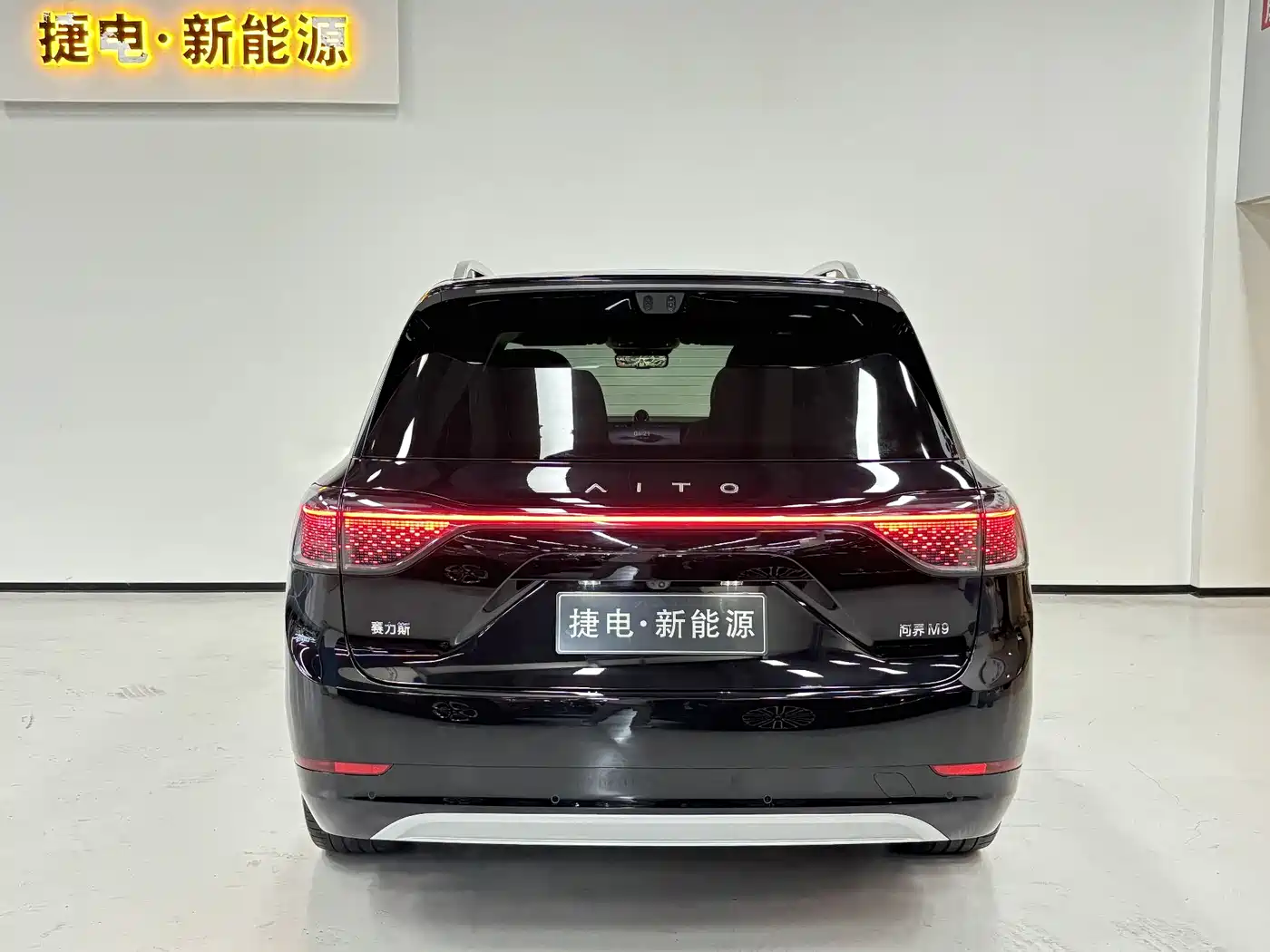 AITO Wenjie AITO M9 2025 Extended Range Max 52kWh 6-Seater фото 14
