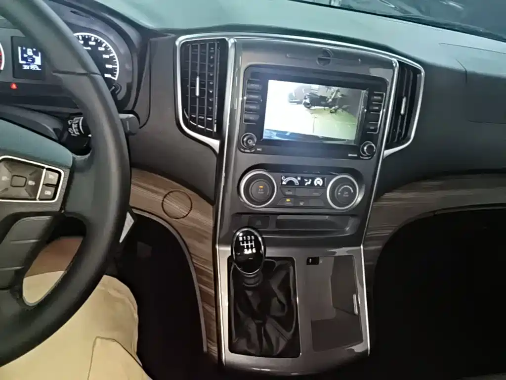 Dongfeng Fengxing Lingzhi PLUS 2021 2021 2.0L Manual Luxury 7-Seater