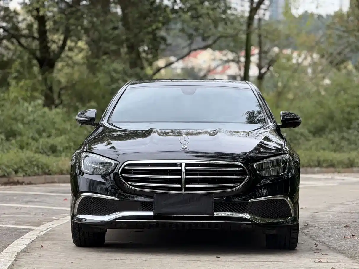 Фото 1 - Mercedes-Benz E-Class