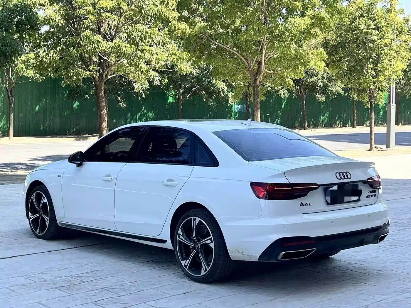 Photo 7 - Audi A4L