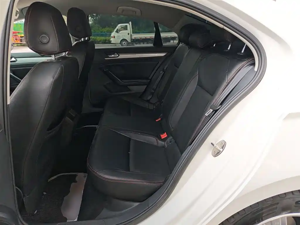 Volkswagen Lamando 2015 230TSI Manual Style Edition фото 17